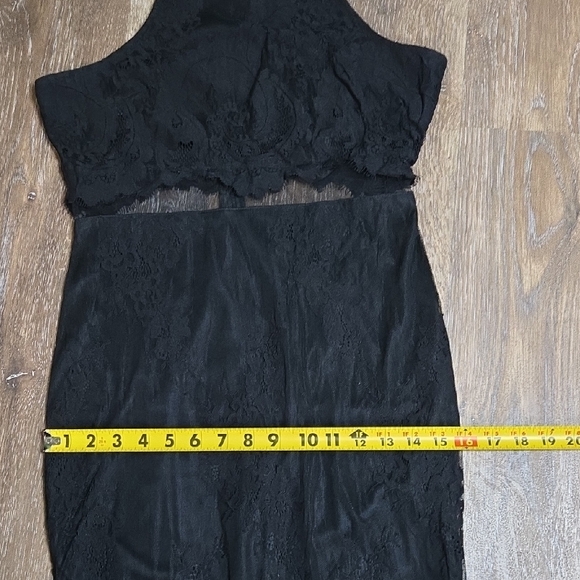 Missguided+ Black Lace Maxi Dress - Picture 12 of 15